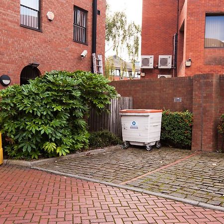 Russell Scott Backpackers Hostel リーズ エクステリア 写真