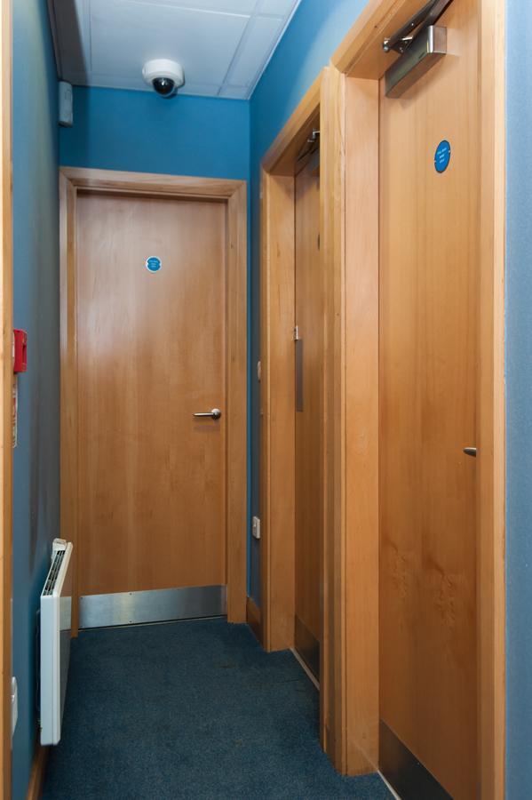 Russell Scott Backpackers Hostel リーズ エクステリア 写真
