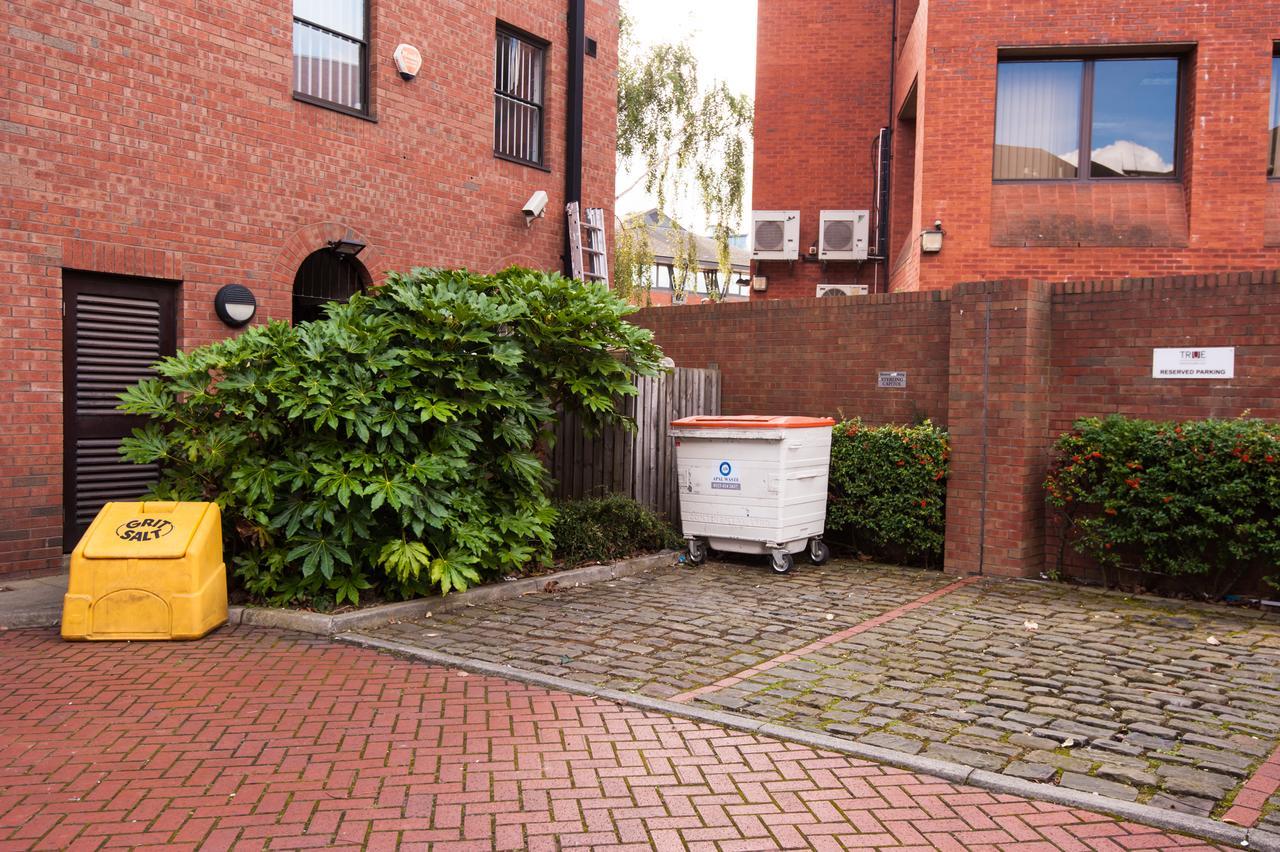 Russell Scott Backpackers Hostel リーズ エクステリア 写真